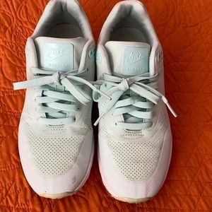 Nike air max mint green